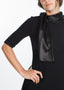 Robe en laine noire à col noué