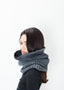 Cache-cou en tricot gris
