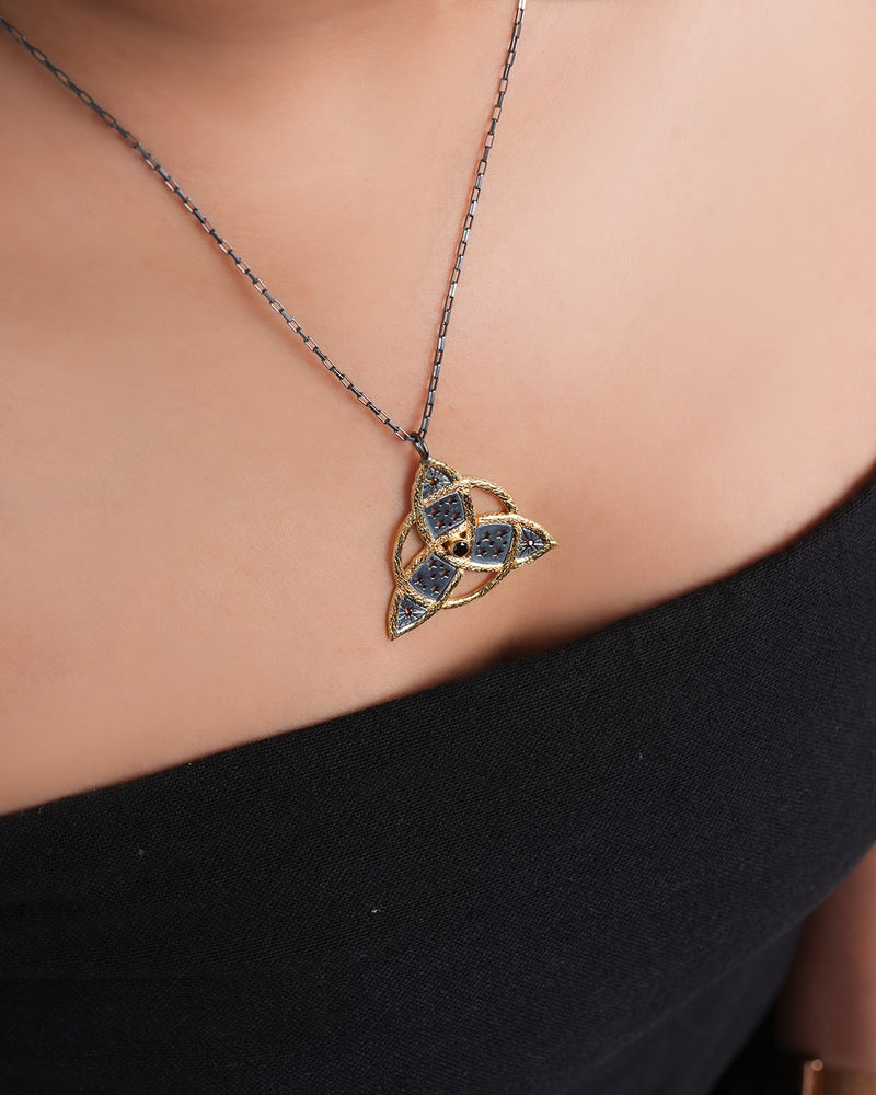 Chain Necklace Celtic Trikvetra