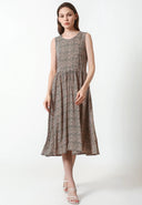 A classic style of midi dress