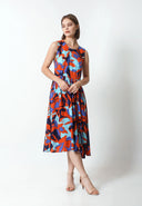  with the zipper at the back and one pocket on each side.
