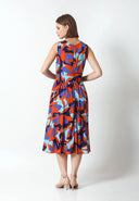  with the zipper at the back and one pocket on each side.