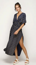 An elegant beachwear for your summer holiday