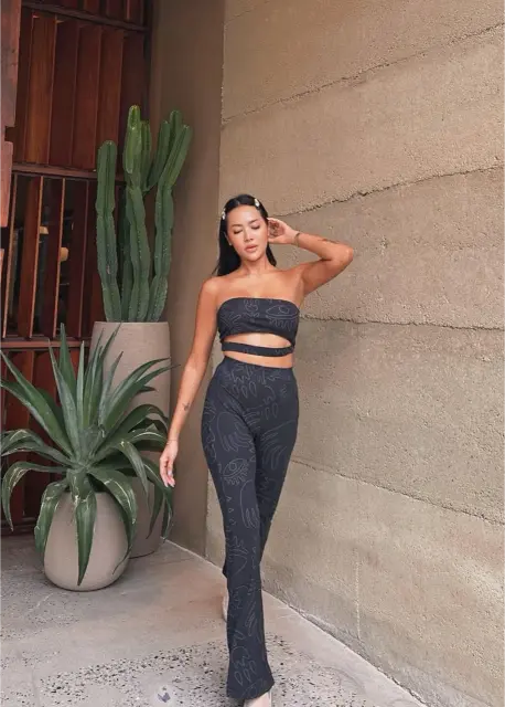 Flare Leggings in Black on Black